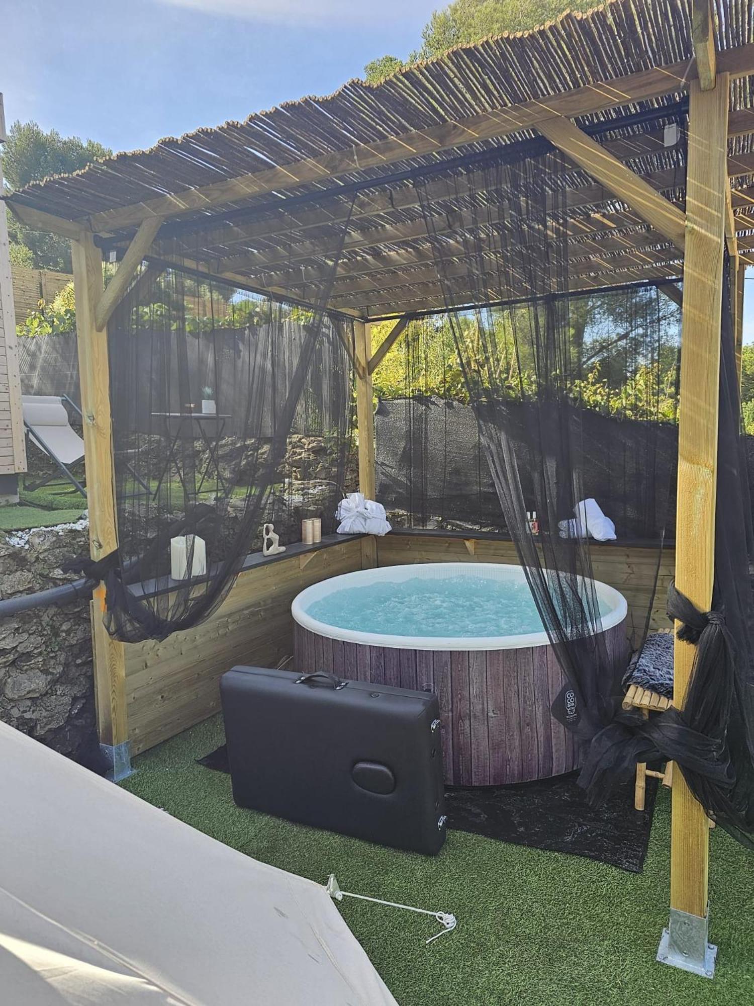 Le Nid Des Calanques Et Son Jacuzzi Apartment Marseille Exterior photo
