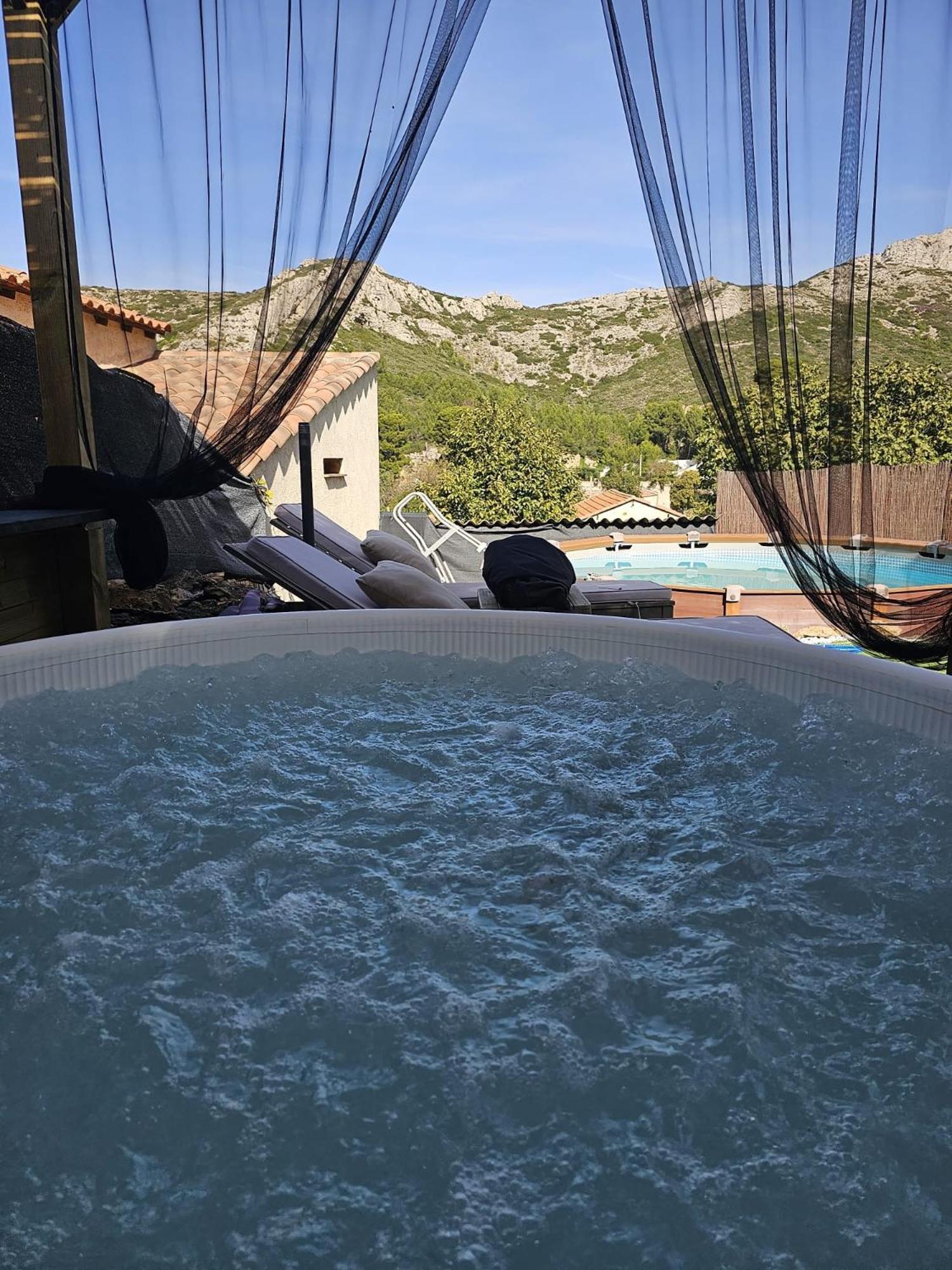 Le Nid Des Calanques Et Son Jacuzzi Apartment Marseille Exterior photo